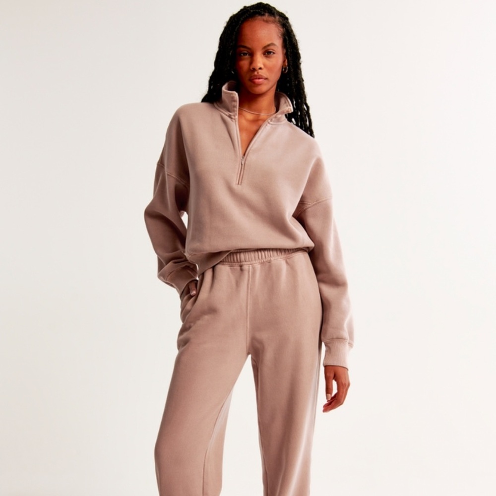 Abercrombie Sunday Essential Half Zip Sweatshirt in Biege - Picture 3 of 7